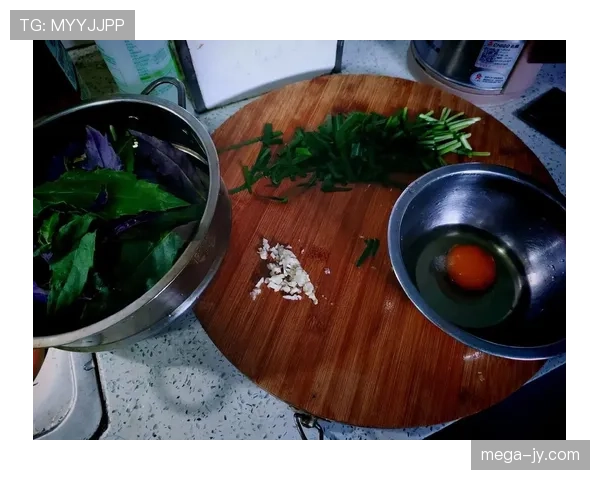 刷到梁伟铿的周末照，吃顿早餐比我几个月工资还摆排场，我服了